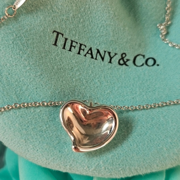 💗Tiffany & Co. Full Heart Elsa Peretti 925 Sterling Silver Vintage Necklace✨ - Picture 4 of 16
